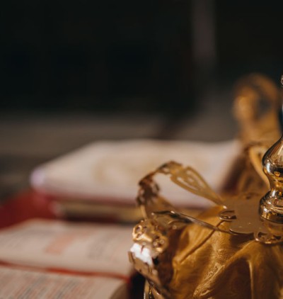 Le  Maha mantra Hare Krishna Chin Mudra