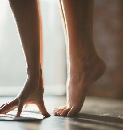 Pourquoi pratique-t-on le yoga pieds nus ? Chin Mudra