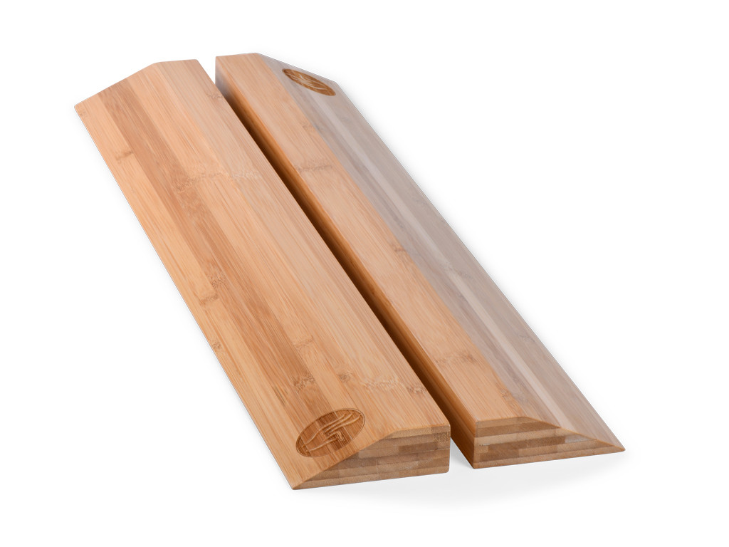 Massiver Yogablock aus Bambus – schräge Planke 60cm x 9cm x 3cm