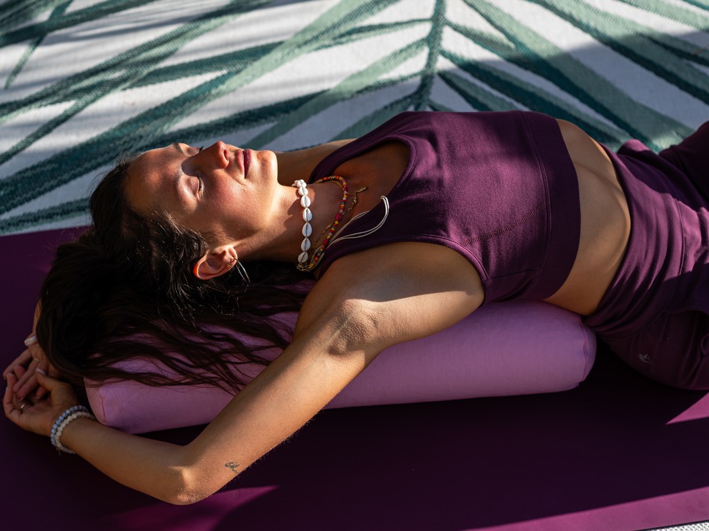 Bolster de yoga Ovale EPEAUTRE 100 % coton Bio 60 cm x15 cm x 30 cm Rose