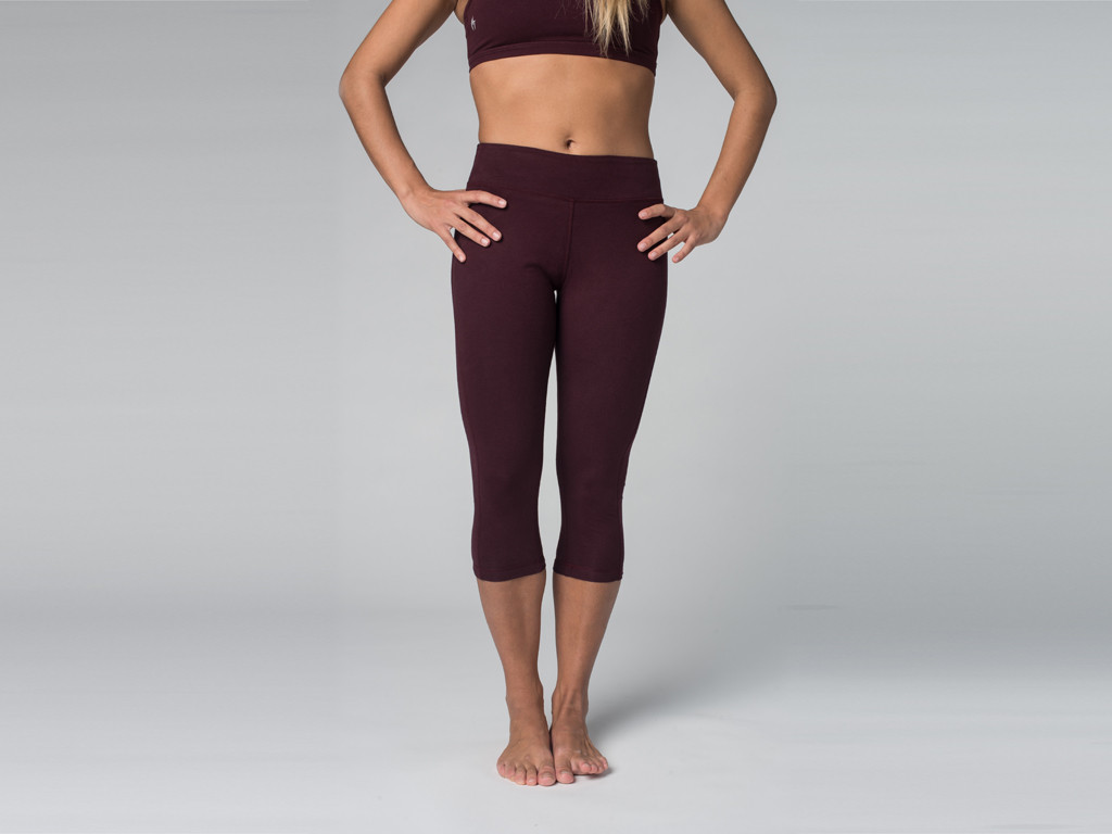 Pantalon de yoga Corsaire CAPRI 95% coton Bio et 5% Lycra Prune - Fin de Serie