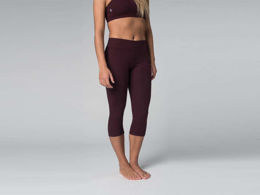 Pantalon de yoga Corsaire CAPRI 95% coton Bio et 5% Lycra Prune - Fin de Serie