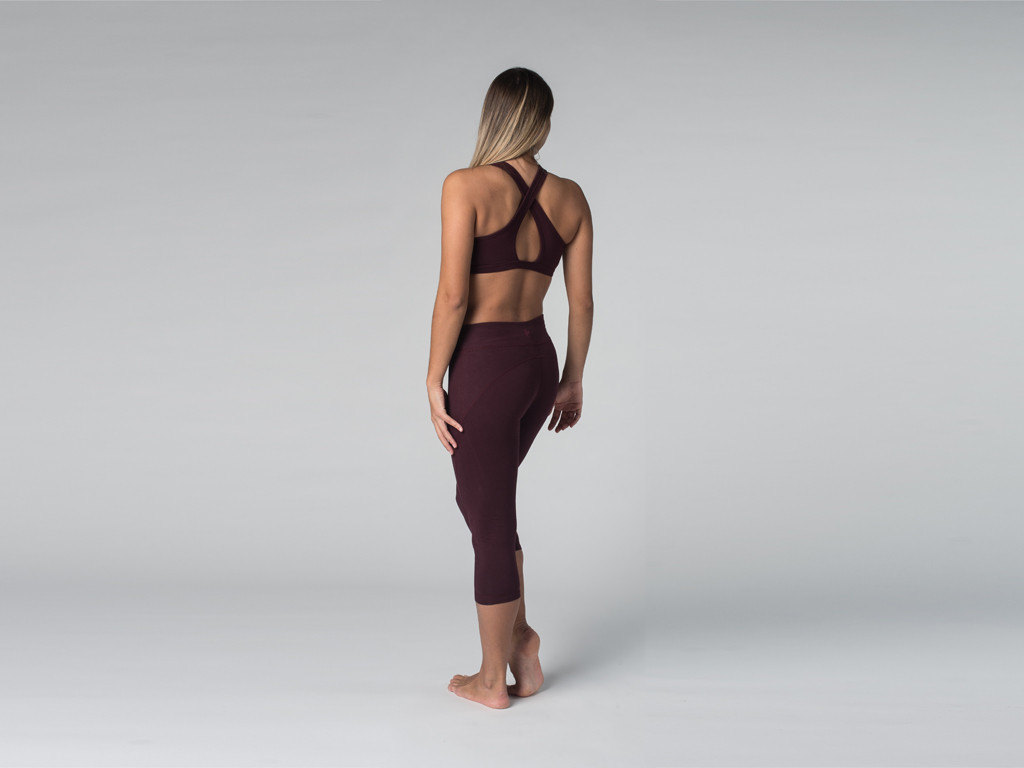 Pantalon de yoga Corsaire CAPRI 95% coton Bio et 5% Lycra Prune - Fin de Serie