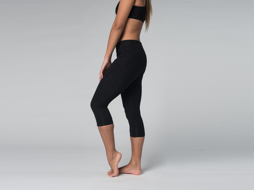 Pantalon de yoga Corsaire CAPRI 95% coton Bio et 5% Lycra Noir - Fin de Serie