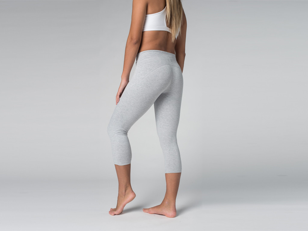 Pantaloni yoga Capri CAPRI 95% cotone organico e 5% Lycra Grigio Perla - Fine della serie