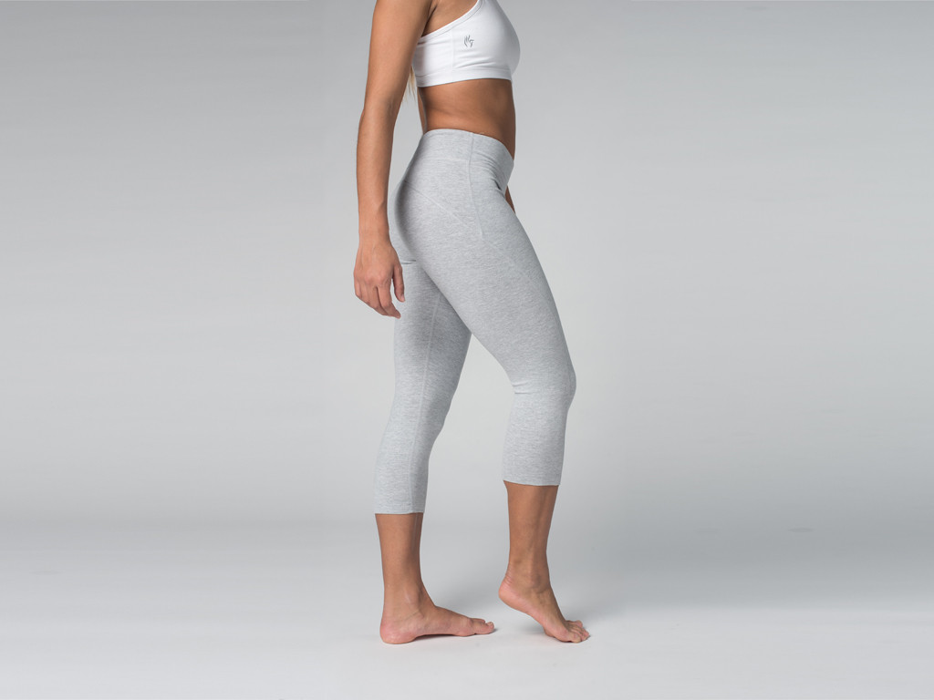 Pantaloni yoga Capri CAPRI 95% cotone organico e 5% Lycra Grigio Perla - Fine della serie