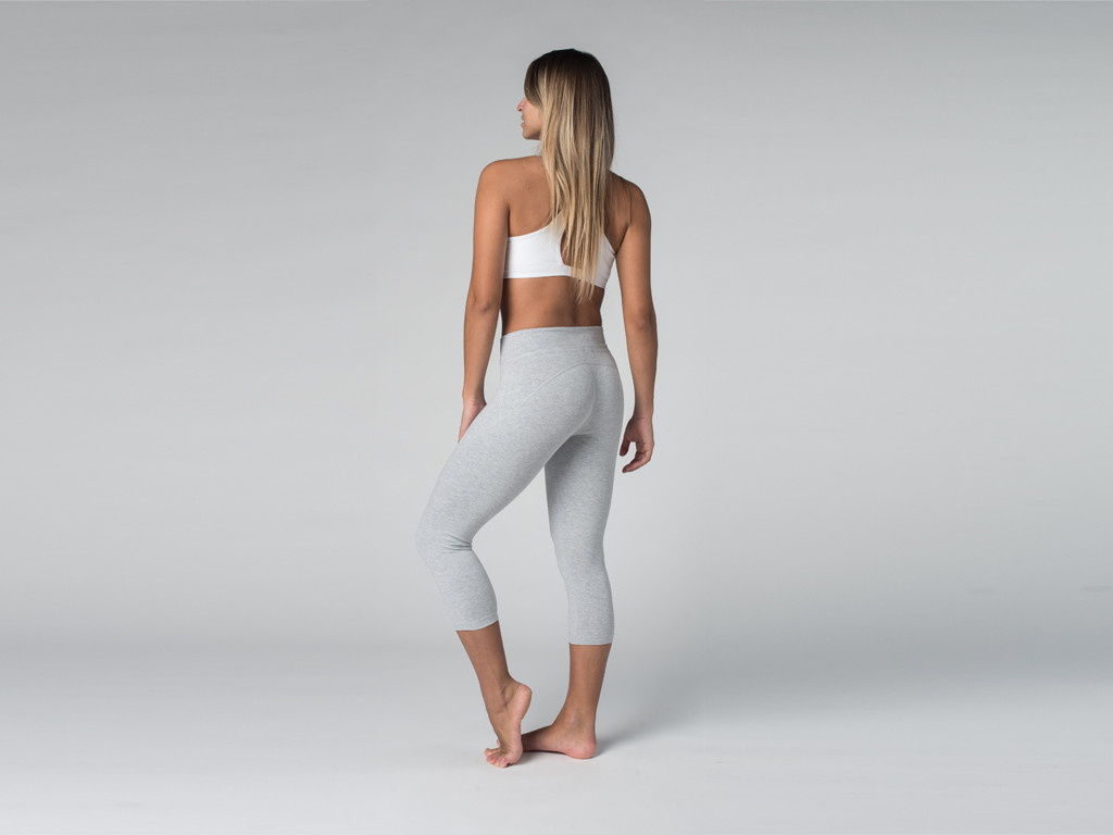 Pantalon de yoga Corsaire CAPRI 95% coton Bio et 5% Lycra Gris Perlé - Fin de Serie