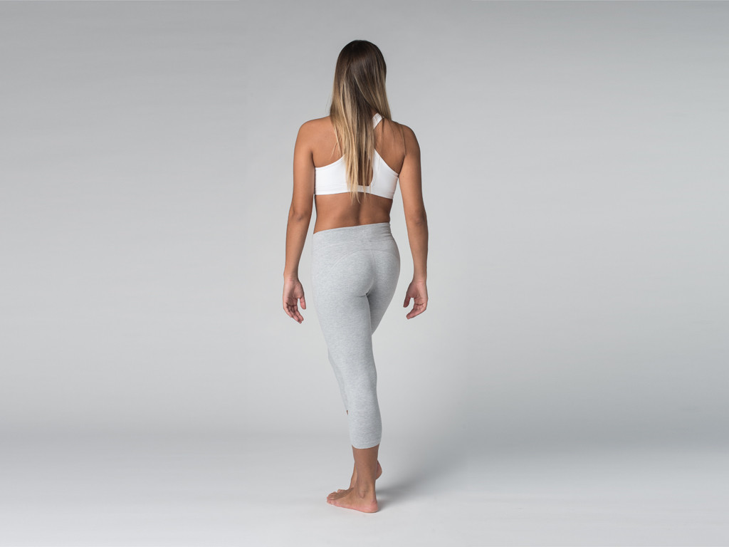 Pantalon de yoga Corsaire CAPRI 95% coton Bio et 5% Lycra Gris Perlé - Fin de Serie