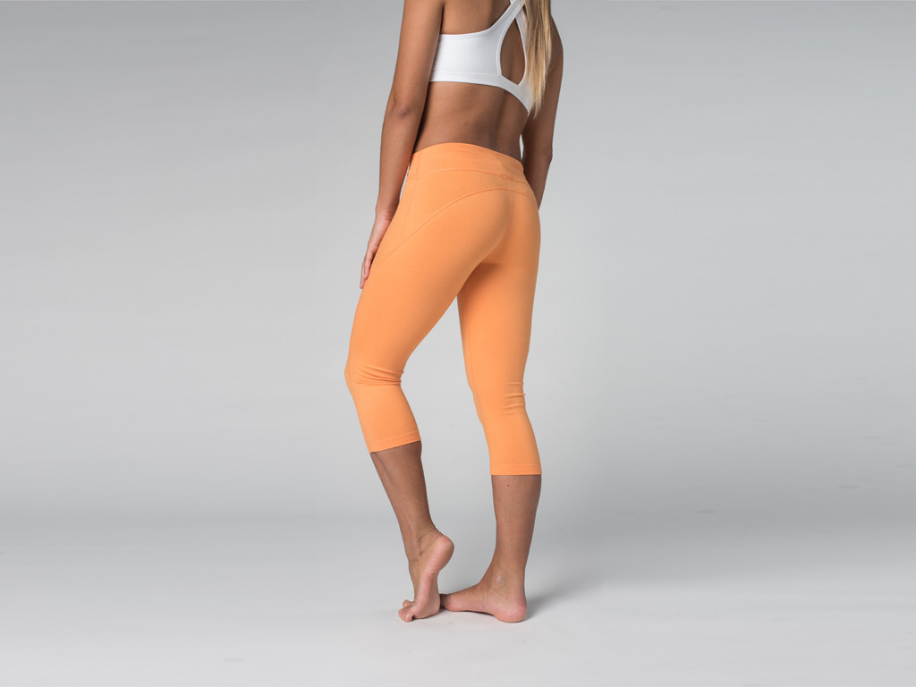 Pantalon de yoga Corsaire CAPRI 95% coton Bio et 5% Lycra Mango - Fin de Serie