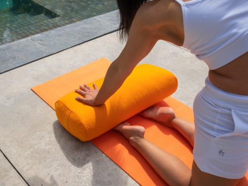 Article de Yoga Bolster de yoga Ovale KAPOK 100 % coton Bio 60cm x 15cm x 30cm Orange Safran