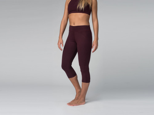 Article de Yoga Pantalon de yoga Corsaire CAPRI 95% coton Bio et 5% Lycra Prune - Fin de Serie
