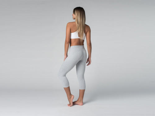 Article de Yoga Pantalon de yoga Corsaire CAPRI 95% coton Bio et 5% Lycra Gris Perlé - Fin de Serie